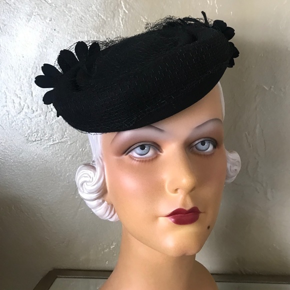 STYLISH 1940s TILT FELT HAT WITH FELT FLOWERS AND VEILING main image 13